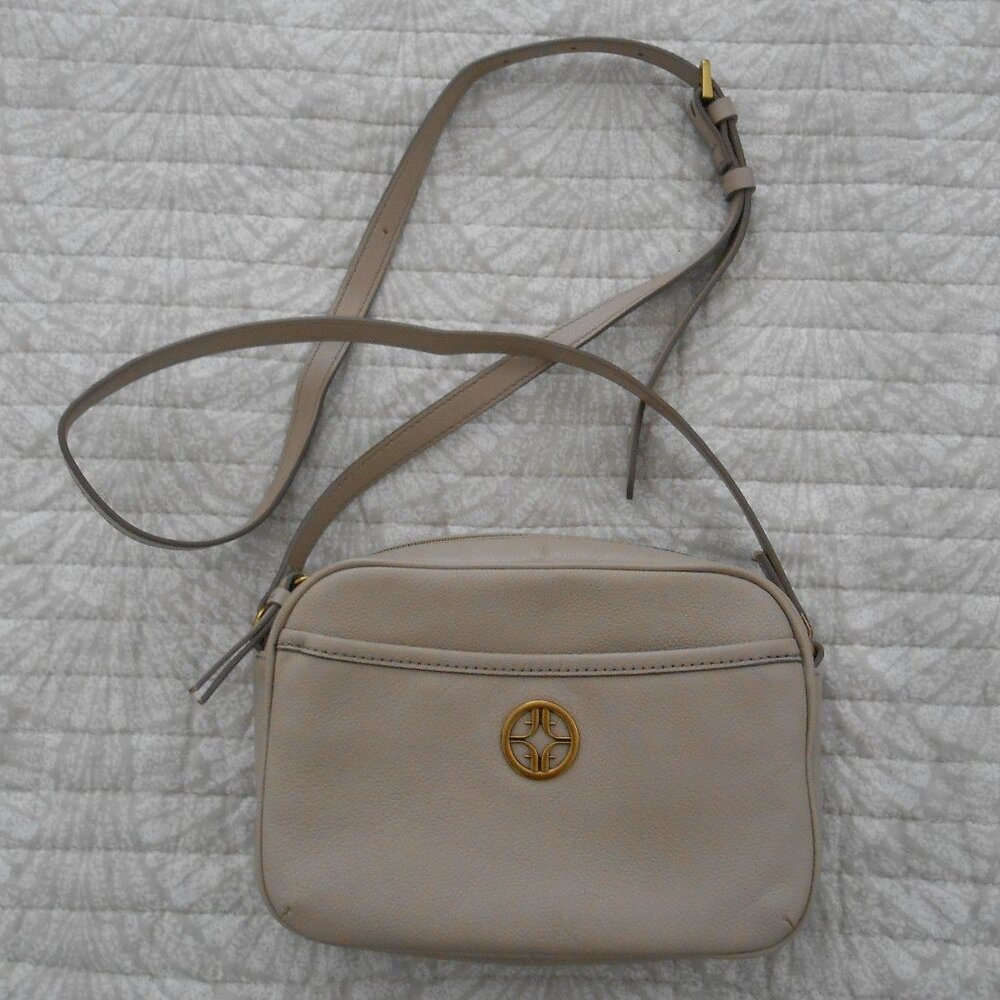 Fossil Taupe Color Neutral Leather Crossbody Bag read details. - Picture 2 of 15